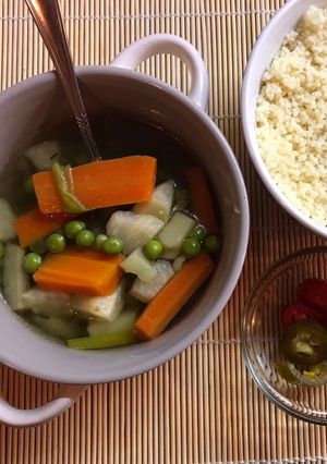 Tárkonyos zöldborsóleves kuszkusszal (vegán) recept fotója