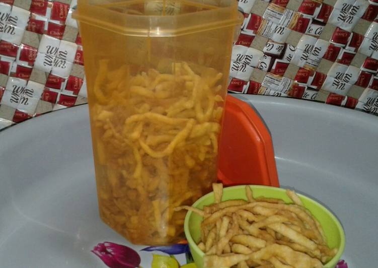 step by step Menyiapkan Kue Bawang 🍟 Anti Gagal