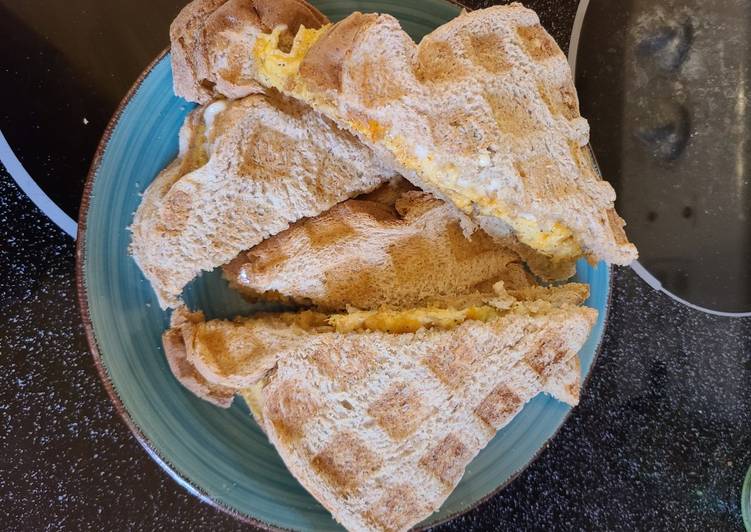 Waffle iron egg sandwich 💣