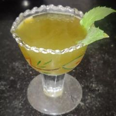A picture of Gondhoraj Lemon mint juice.