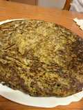 Tortilla de patata con cebolla y morcilla