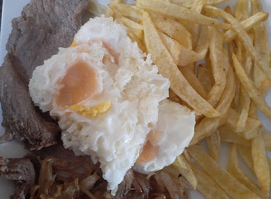 Una foto de Bistec a lo pobre