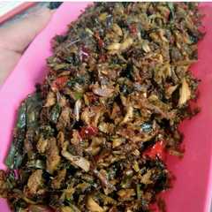 A picture of Tongkol suwir bumbu pedas.