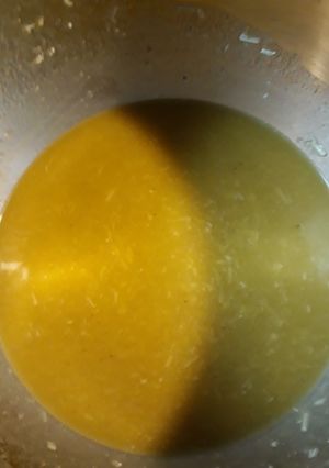 A picture of Ceasar Salad Dressing.