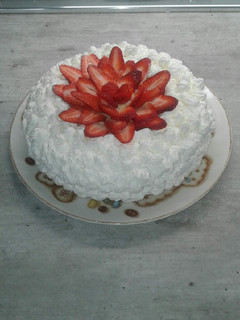 Foto di Torta Chantilly con panna e fragole 🍓