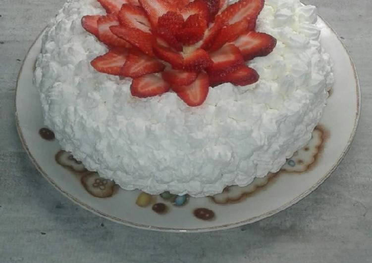 Torta Chantilly con panna e fragole 🍓