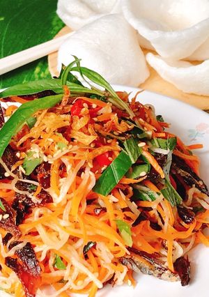 Hình của món Gỏi Khô Cá Chỉ Vàng Cà Rốt Củ Cải Trắng.
