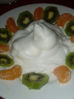Una foto de Merengue con frutas