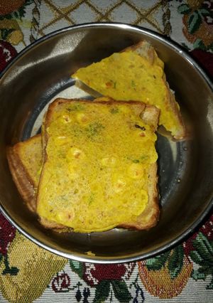 A picture of Bread Pakoda or Omellete bread.