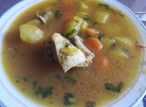 Foto principal de Caldo de pollo con cilantro