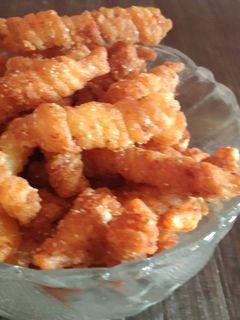હોમ મેડ કુરકુરે (home made Kurkure recipe in gujarati) રેસીપી મુખ્ય ફોટો