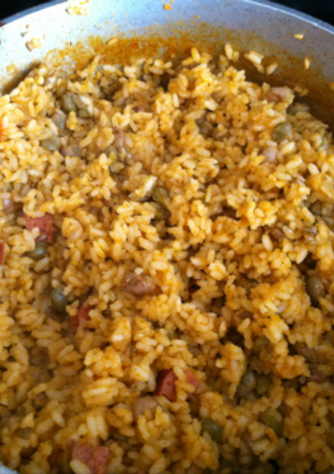 Una foto de Arroz con carne y setas 😊😊