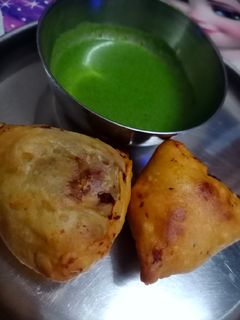 समोसा कचोरी (samosa kachori recipe in marathi) रेसिपी चे मुख्य फोटो