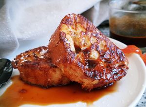 Una foto de Torrijas al Horno con almíbar de Naranja Sanguina