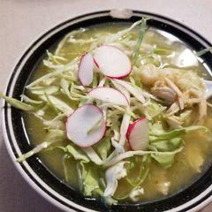 A picture of Pozole Verde con Pollo.