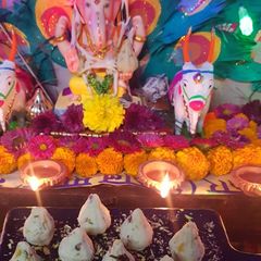 A picture of Rasmalai modak.