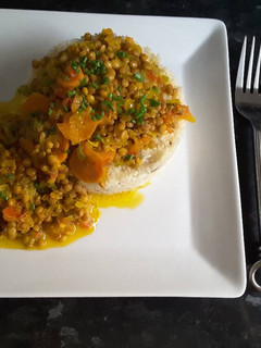Una foto de Arroz con lentejas con verduras al curry