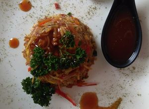 Una foto de Arroz cuatro carnes al mejor estilo hispano- japonés