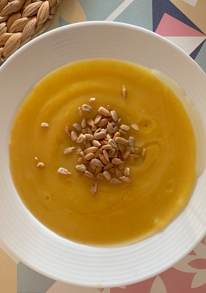 Una foto de Crema de calabaza con curry