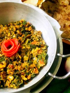 મેથી ની ભાજી નું ચણા ના લોટવાળું શાક (Methi Bhaji Chana Flour Shak Recipe In Gujarati) રેસીપી મુખ્ય ફોટો