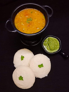 रवा इडली (rava idli recipe in Hindi) रेसिपी मुख्य फोटो