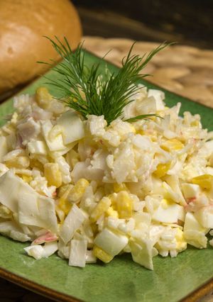Фото Крабовый салат с рисом и капустой.