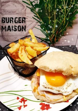 Une photo de Hamburger maison avec faluche fraîche 😋