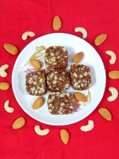 ড্রাই ফ্রুটস চাকতি(Dry fruits chakti recipe in bengali) রেসিপির প্রধান ছবি