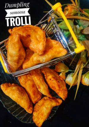 A picture of Dumpling samosa trolley.