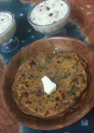 થેપલા (Thepla Recipe In Gujarati) રેસીપી મુખ્ય ફોટો