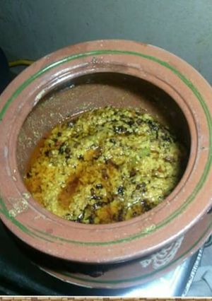 A picture of Handi malai dal.