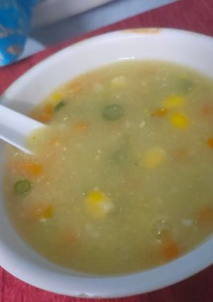 वेजिटेबल स्वीटकॉर्न सूप (Vegetable sweetcorn soup recipe in Hindi) रेसिपी मुख्य फोटो