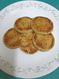 A picture of Jawarichi Thecha Bhakri.