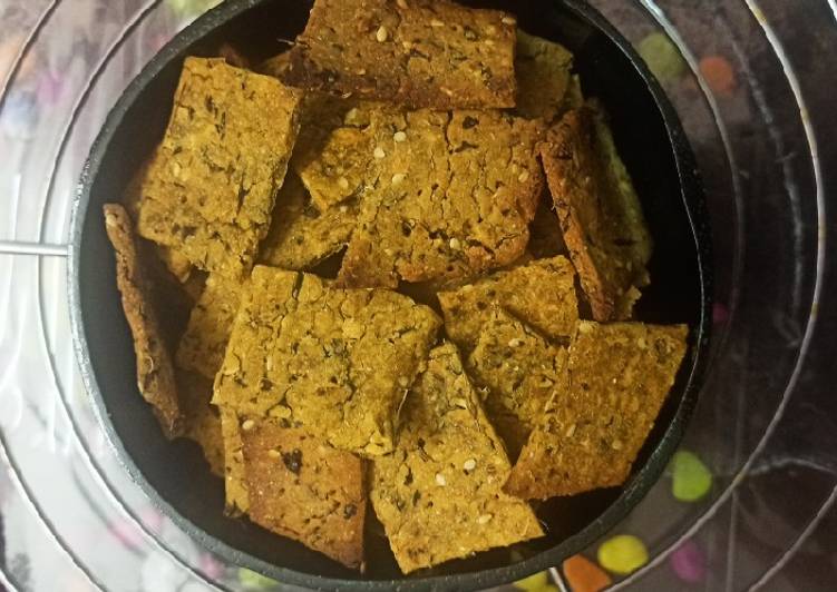 Baked bajra crackers
