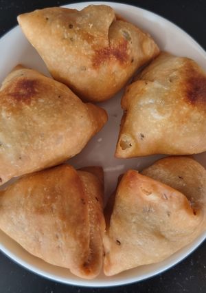 A picture of Indori samosa.