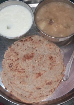 कूटू का पराठा (kuttu ka paratha recipe in Hindi) रेसिपी मुख्य फोटो