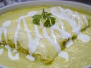 Una foto de enchilada suiza sartén