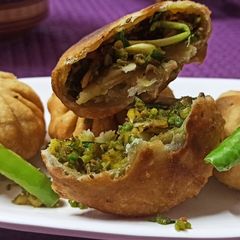 Hari tuvar kachori lilva ni kachori A picture of Hari tuvar kachori lilva ni kachori.