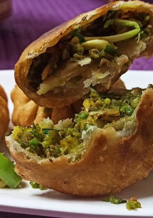 A picture of Hari tuvar kachori lilva ni kachori.