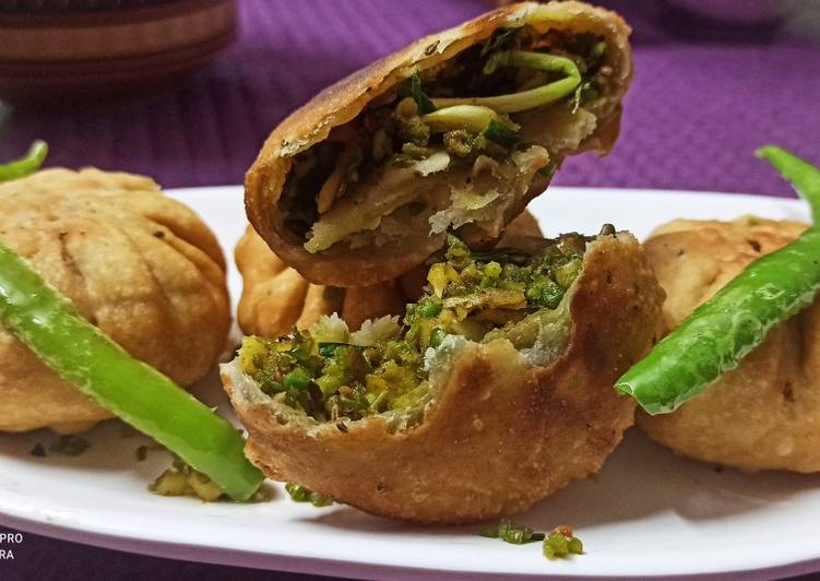 Hari tuvar kachori lilva ni kachori