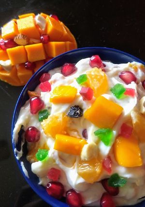 A picture of Fruits shrikhand.