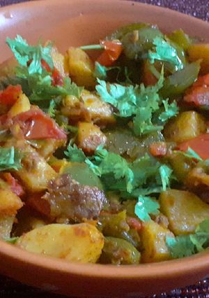 A picture of Aloo Shimla mirch ki sabzi.