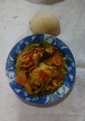 Una foto de Pollo a la cacerola con vegetales