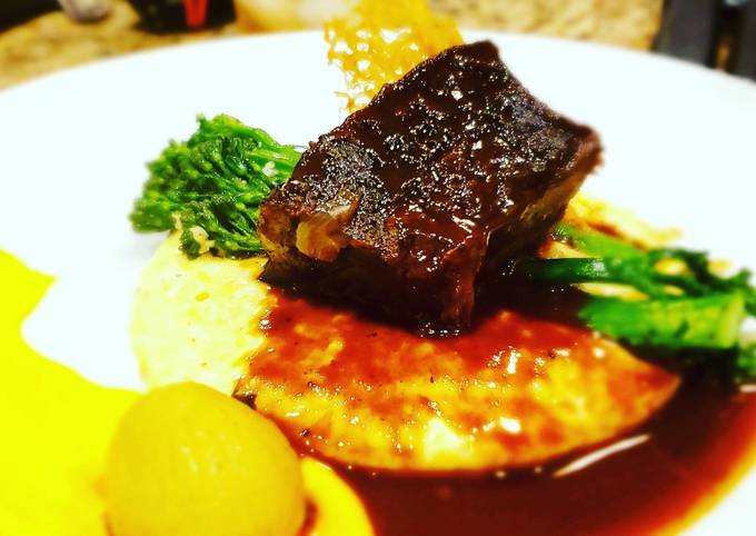 Red Wine Braised Short Ribs in Reduction Sauce