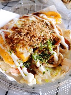 รูปของ Hiroshima Okonomiyaki (พิซซ่าญี่ปุ่น ใส่เส้นและไข่)
