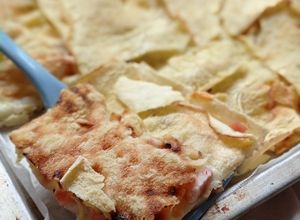 Foto di Focaccia di pane carasau con mozzarella e prosciutto