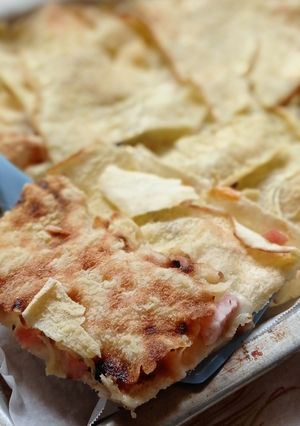 Foto di Focaccia di pane carasau con mozzarella e prosciutto