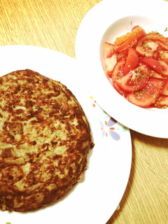Una foto de Tortilla Berenjenal (con ensalada soltera)