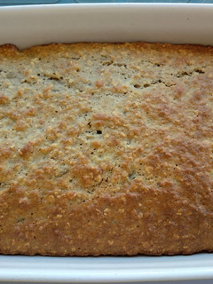 Una foto de Banana bread with almonds