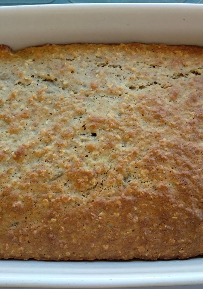 Una foto de Banana bread with almonds
